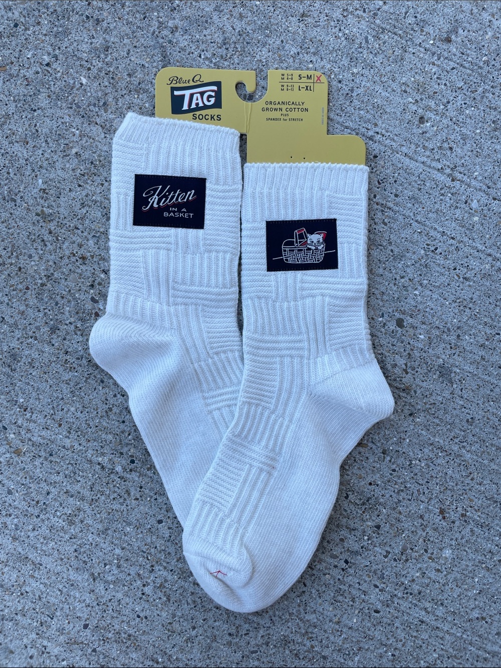 BLUEQ Tag Socks Womens Kittens in a Basket womens white socks NWT S/M 5-9